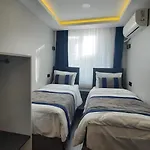 Door 3* Istanboel