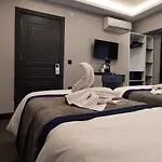 Door 3* Istanboel