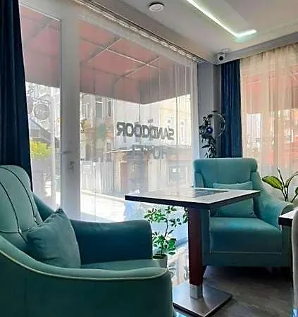 Door Hotel
